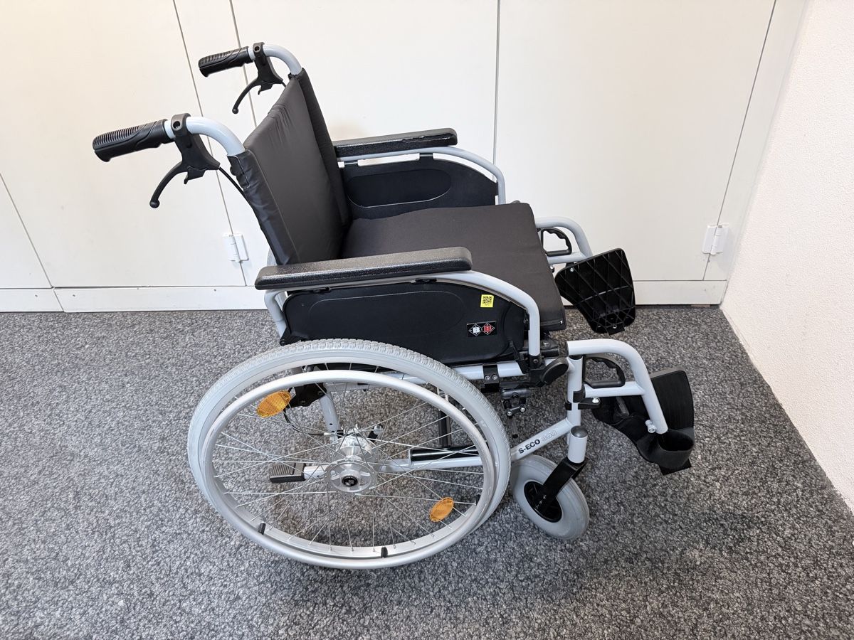 Rollstühle: B&B Rollstuhl  – Gebraucht aus Schlieren von Kamacho