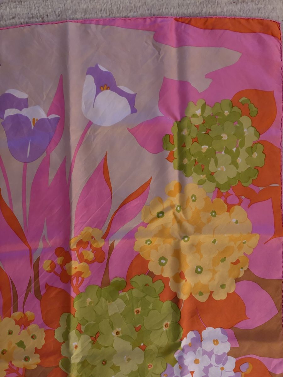 Dior Foulards, Tücher & Schals: Christian Dior Seidentuch, Vintage Blumenmuster – Gebraucht aus Zürich von wei_8n2l 2