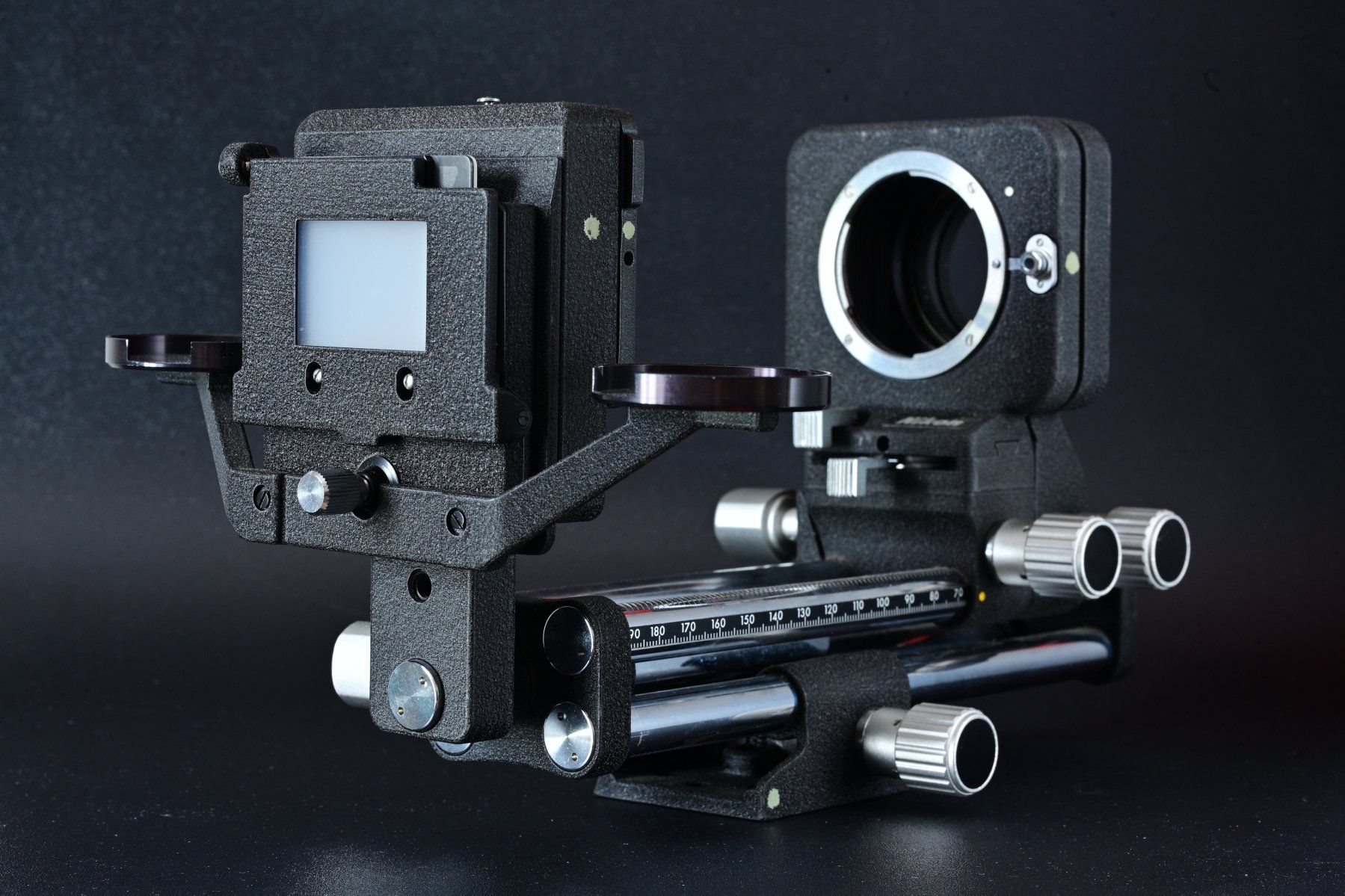 Nikon Objectifs: Nikon "tilt-shift" bellows PB-4 (Versand möglich) – D'occasion à Fleurier par im_ghl