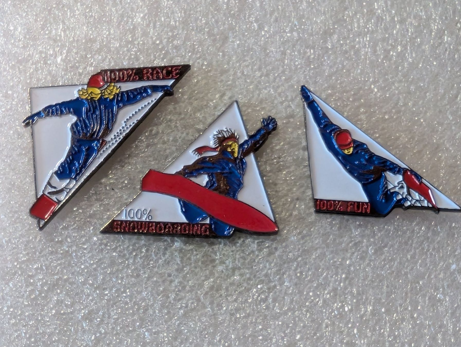 Placchette & Badge: Ansteckpin 130: 3er Set Snowboarding – Usato da Oppligen venduto da Pin-Fall-Shop