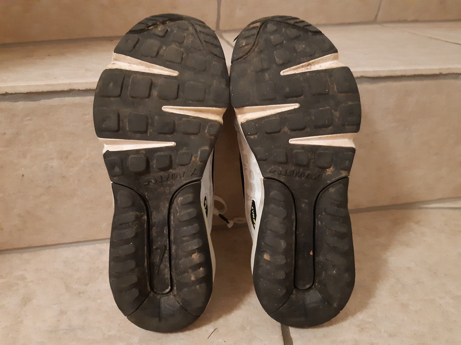 Nike Scarpe per ragazzi: Kinder-Turn-/Freizeitschuhe Nike_Air Max_Gr.35.5_weiss – Usato da Niederweningen venduto da schlossgeist8158 4