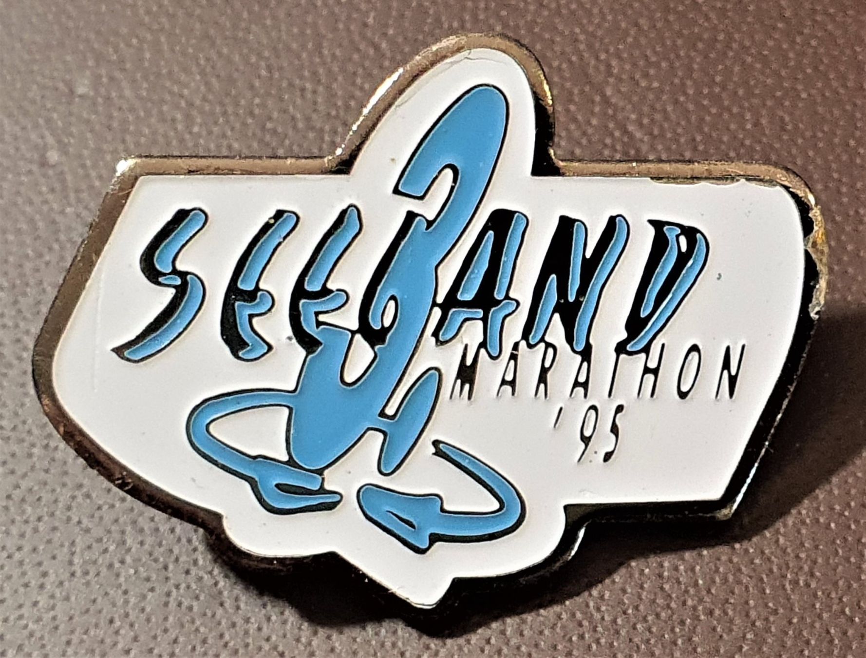Placchette & Badge: R045 - Pin Seeland Marathon 1995 – Usato da Reinach BL venduto da Boston-Verkauf