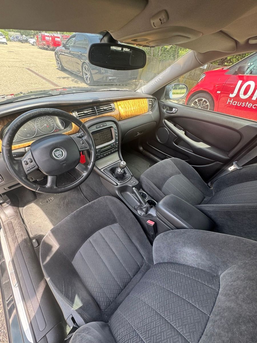 Jaguar Automobili: Jaguar X-Type 2.0D I4 CL – Difettoso da Sissach venduto da transporter16 6