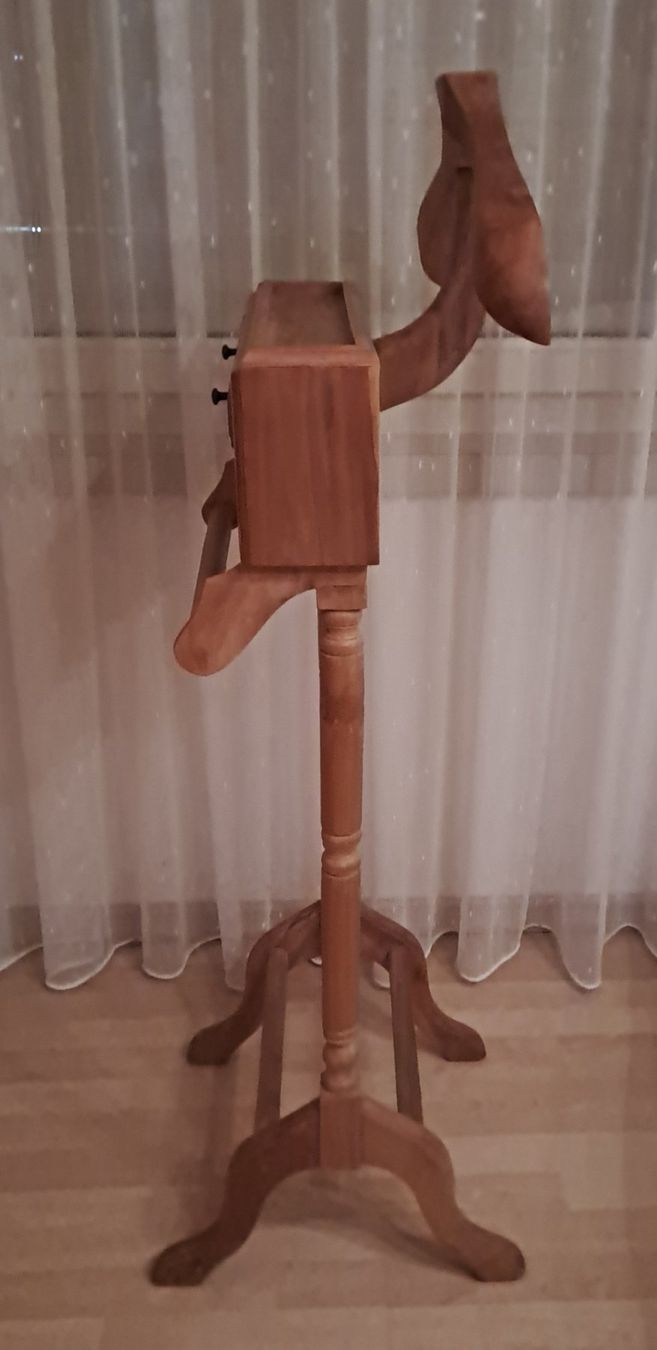 Garderobe: Stummer Diener aus Naturholz – Gebraucht aus Uster von Chk7 2