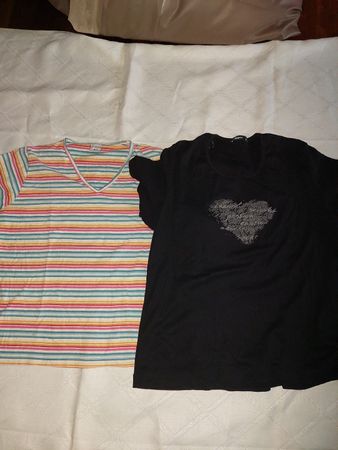 2 T-Shirts gestreift und schwarz mit Herz Grösse XL