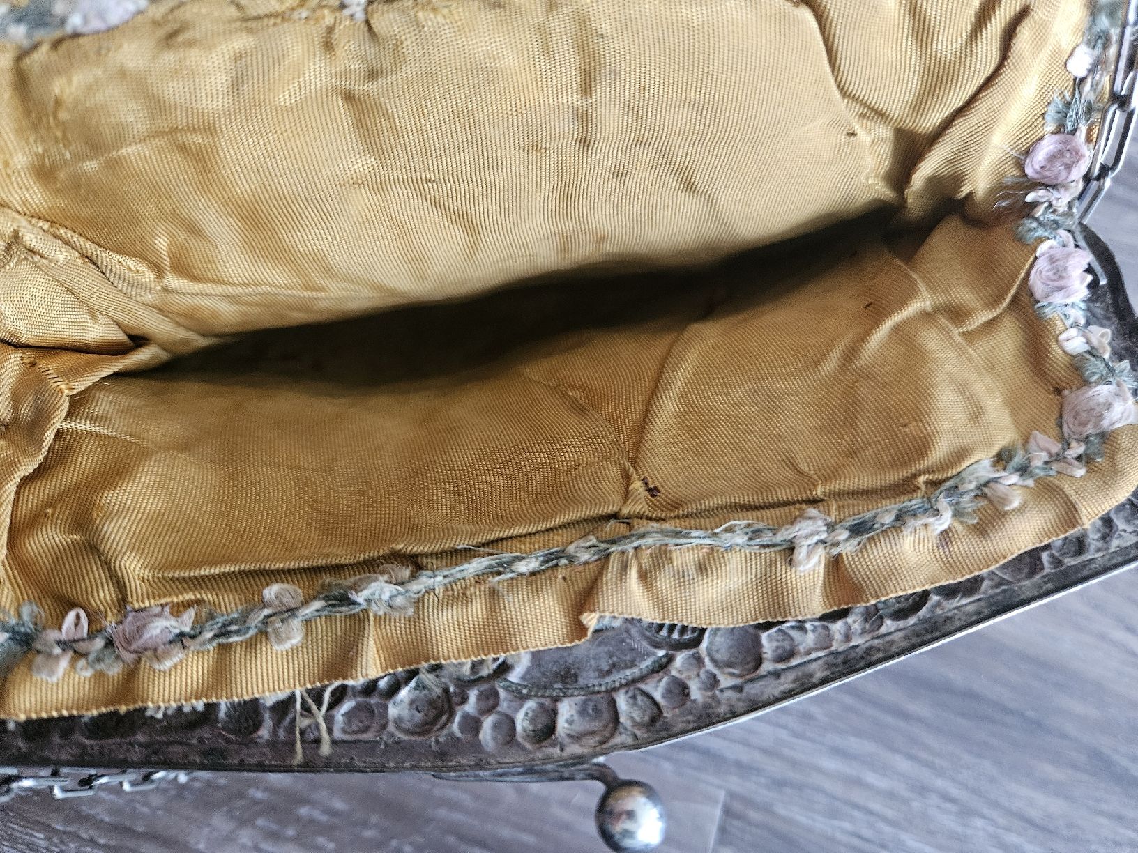Borse da donna: Vintage Handtasche mit Perlen bestickt – Usato da St. Gallen venduto da jul_6bcl 3