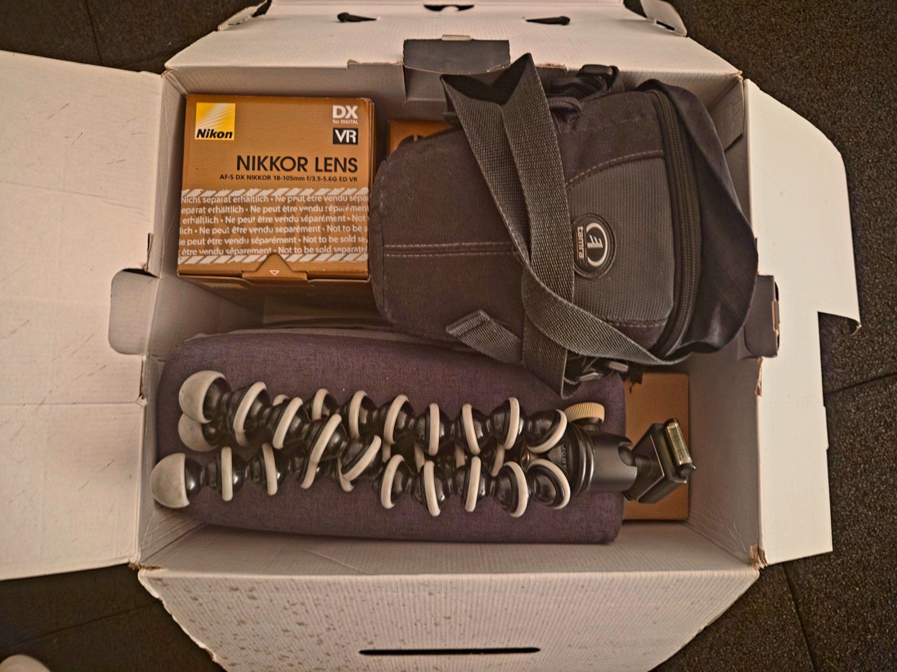 Nikon Fotocamera: Nikon D5500 mit 18-105mm VR Objektiv & GorillaPod – Usato da Dübendorf venduto da RoboAnd 8