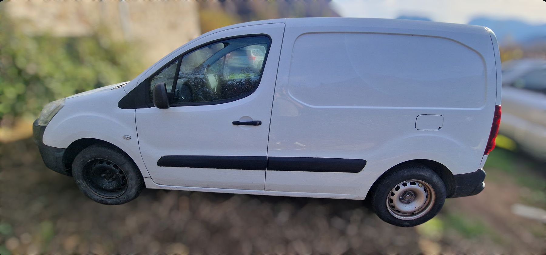 Citroën Veicoli commerciali: Citroën Berlingo 1.6i – Difettoso da Giubiasco venduto da AUTOTECNICA 5