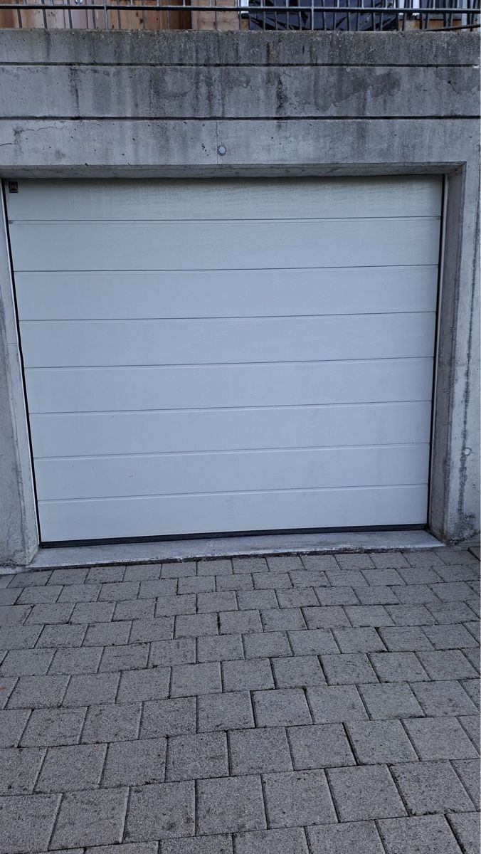 Altro Materiale elettrico: Garagentor elektrisch (Aluminium) – Usato da Chur venduto da Kalafi