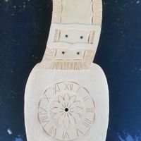 Geschnitzte treicheluhr neu