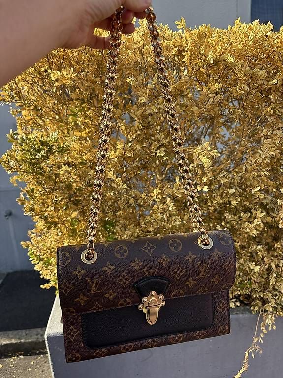 Taschen für Damen: Louis Vuitton Victoire  – Gebraucht aus Unterägeri von mar_96hk