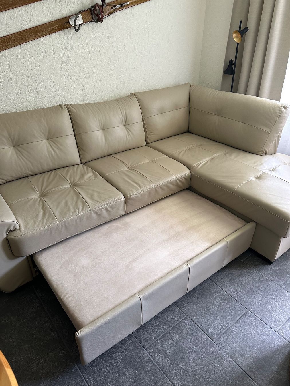 Sofas: Echtleder Ecksofa (Bettfunktion & Stauraum) – Gebraucht aus Davos Platz von isa_9vx8 2