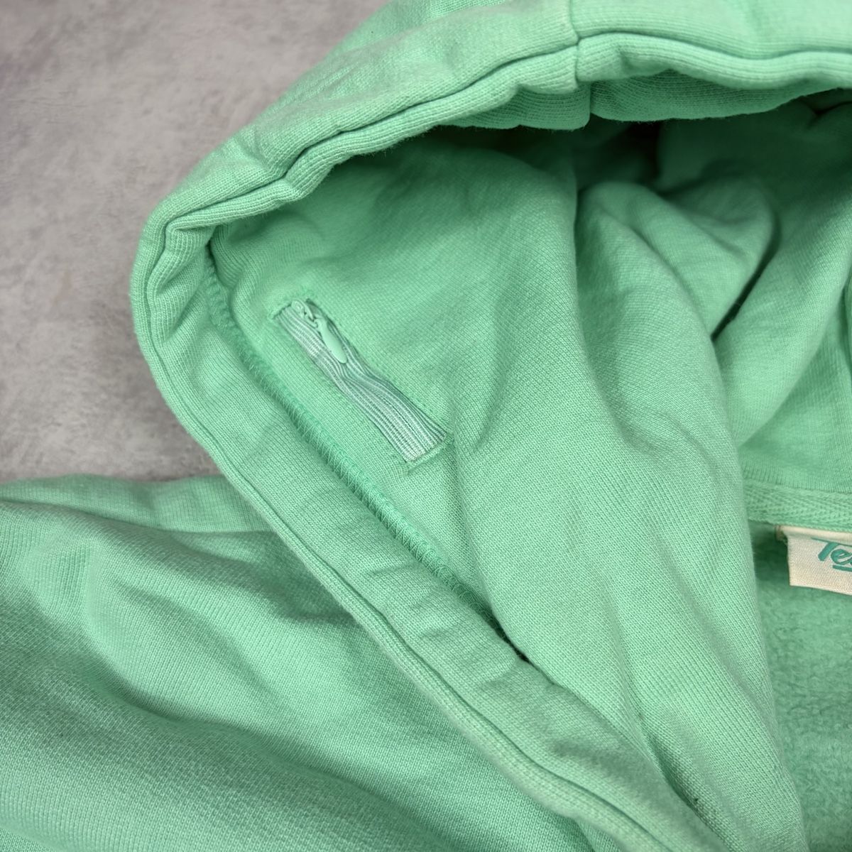 Pulls & Sweat-shirts: Sweat à capuche Tealer vert clair - Taille M – D'occasion à Neuchâtel par aliceguins 6