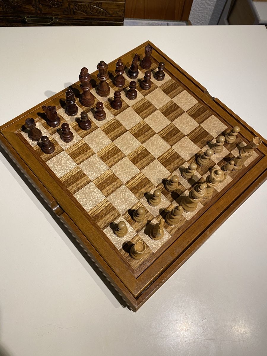 Giochi: Altes, edles Schach/ Backgammon/mit Staunton Figuren! – Usato da Utzigen venduto da Lasagne99 1