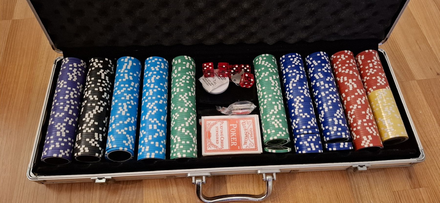Spiele: Pokerkoffer gebraucht – Gebraucht aus Hünenberg See von sid_85zq 1