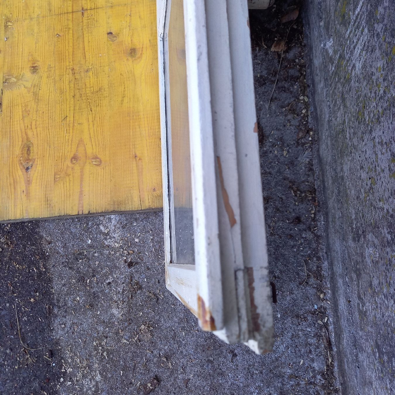 Finestre: Altes gebrauchtes Holzfenster – Usato da Galgenen venduto da Allerlei8854 4