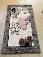 Kinderteppich Tiermotiven Alphabet