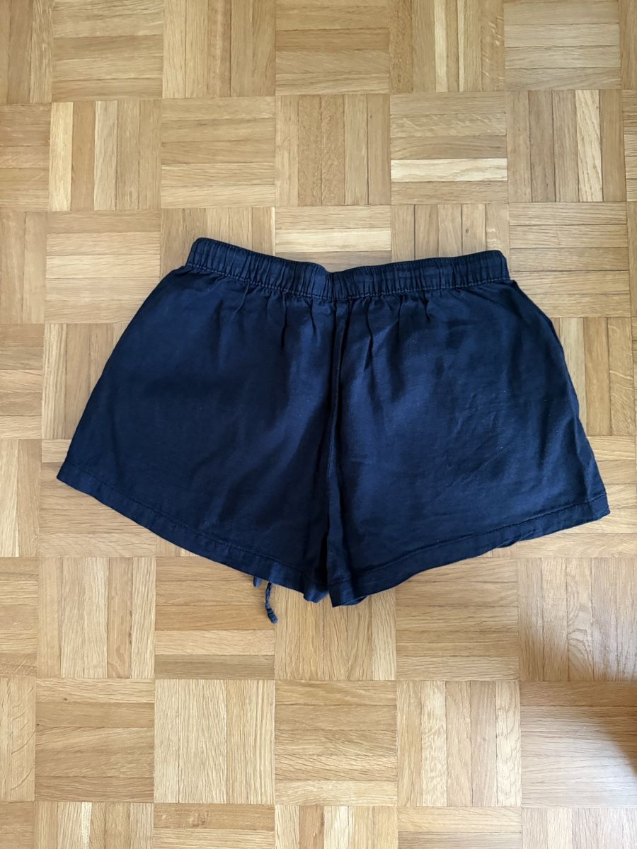Bershka Pantaloni: Bershka Shorts – Usato da Binningen venduto da zoemaya 1
