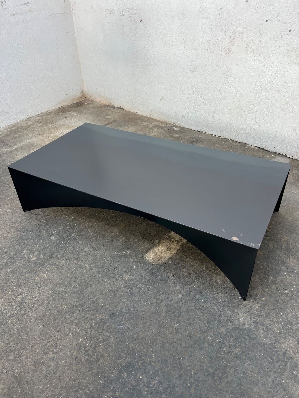 Tavoli: Table basse en acier de Guglielmo Poletti pour Desalto – Usato da Bulle venduto da ABELiAM 7