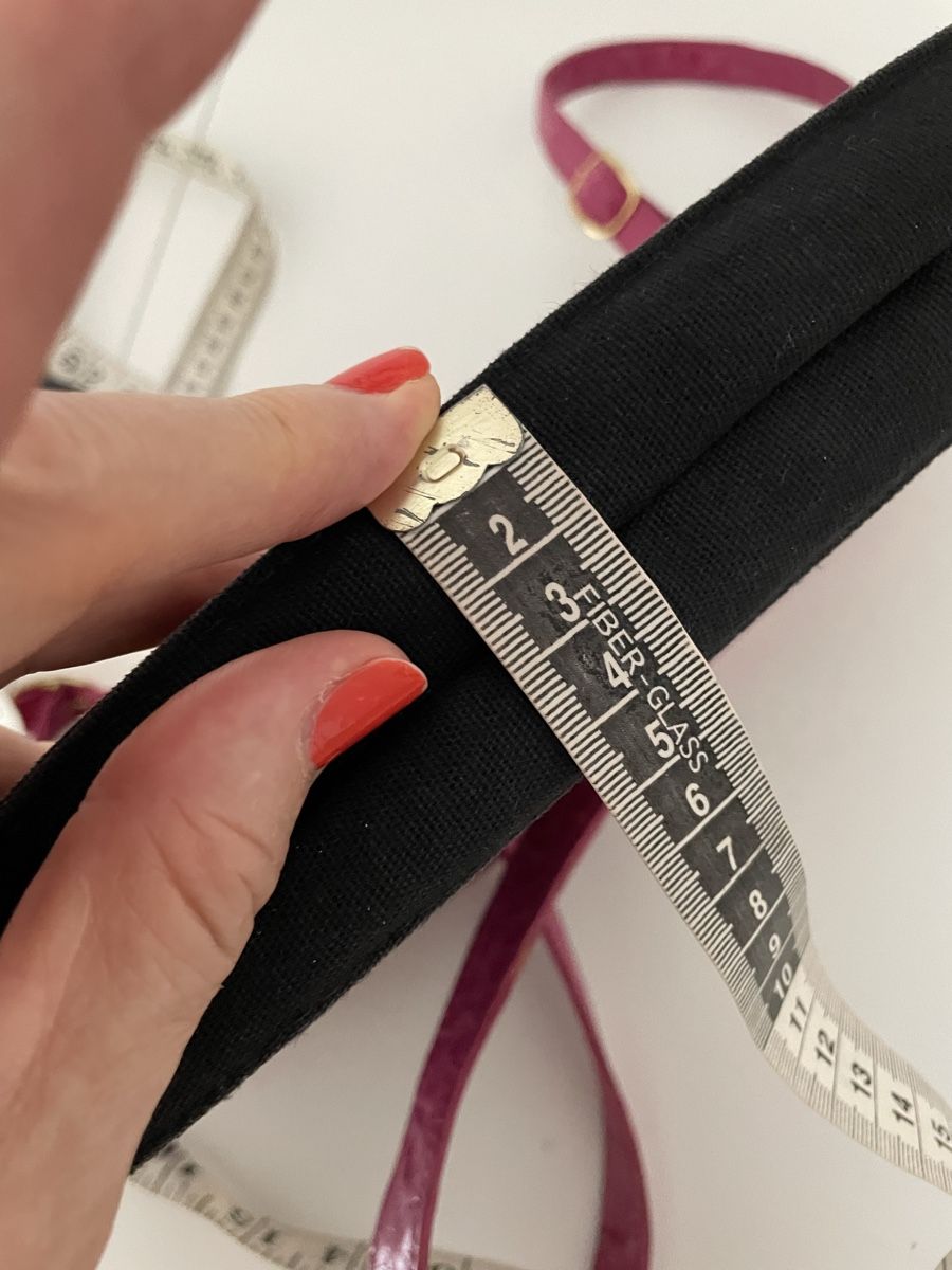 Taschen für Damen: Schwarze Handtasche mit Blumenstickerei – Defekt aus Winterthur von tat_ky5h 4