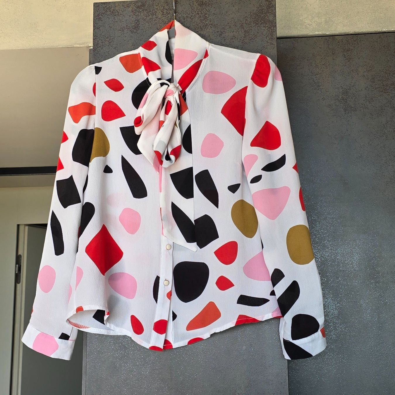Camicette: 🐸 ELEGANTE BLUSE MIT SCHLEIFE M – Usato da Môtier (Vully) venduto da Frogs
