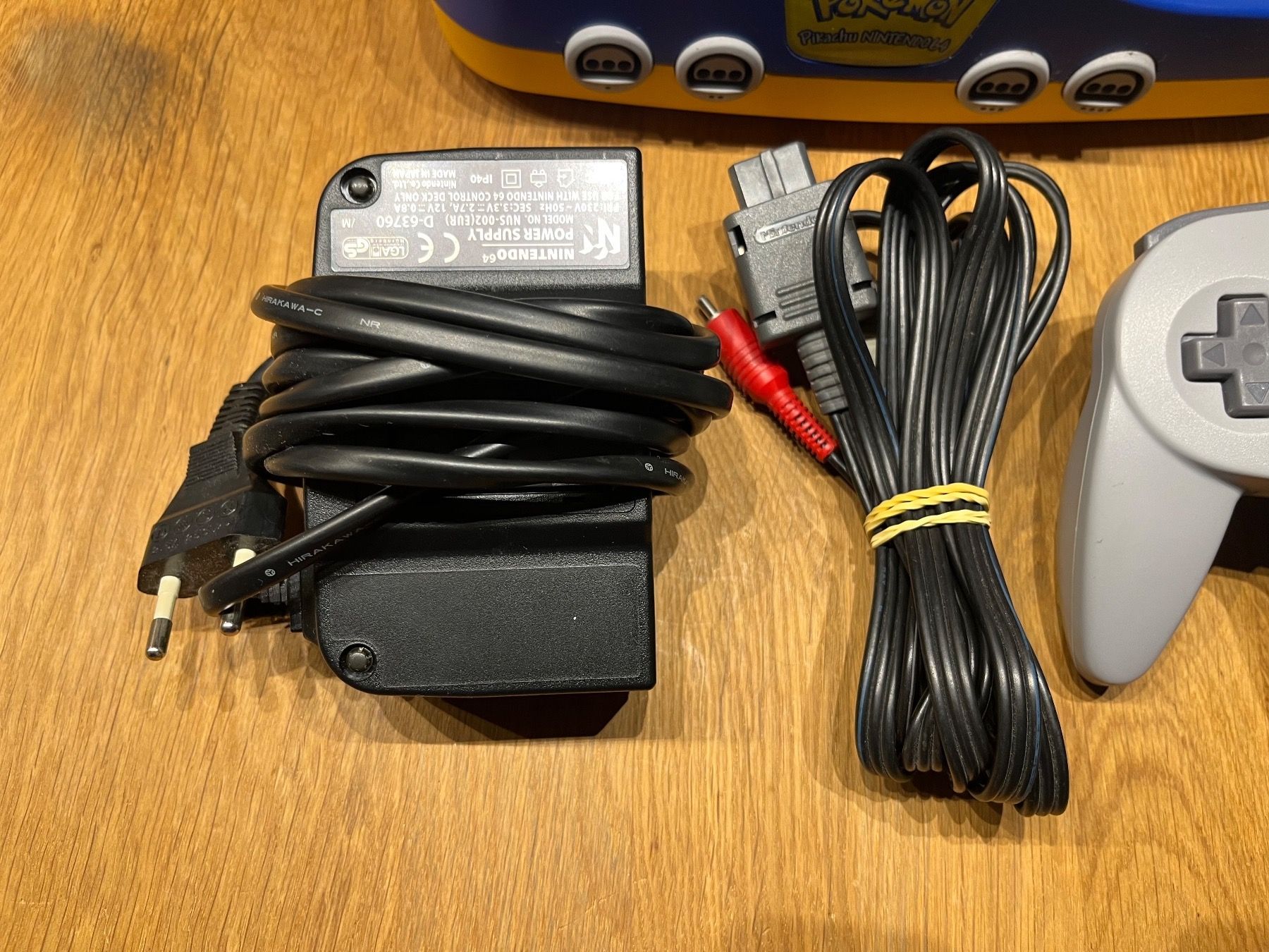 Nintendo Konsolen: Nintendo 64 Pikachu Special Edition + Controller N64 Pokemon – Gebraucht aus St. Gallen von  3