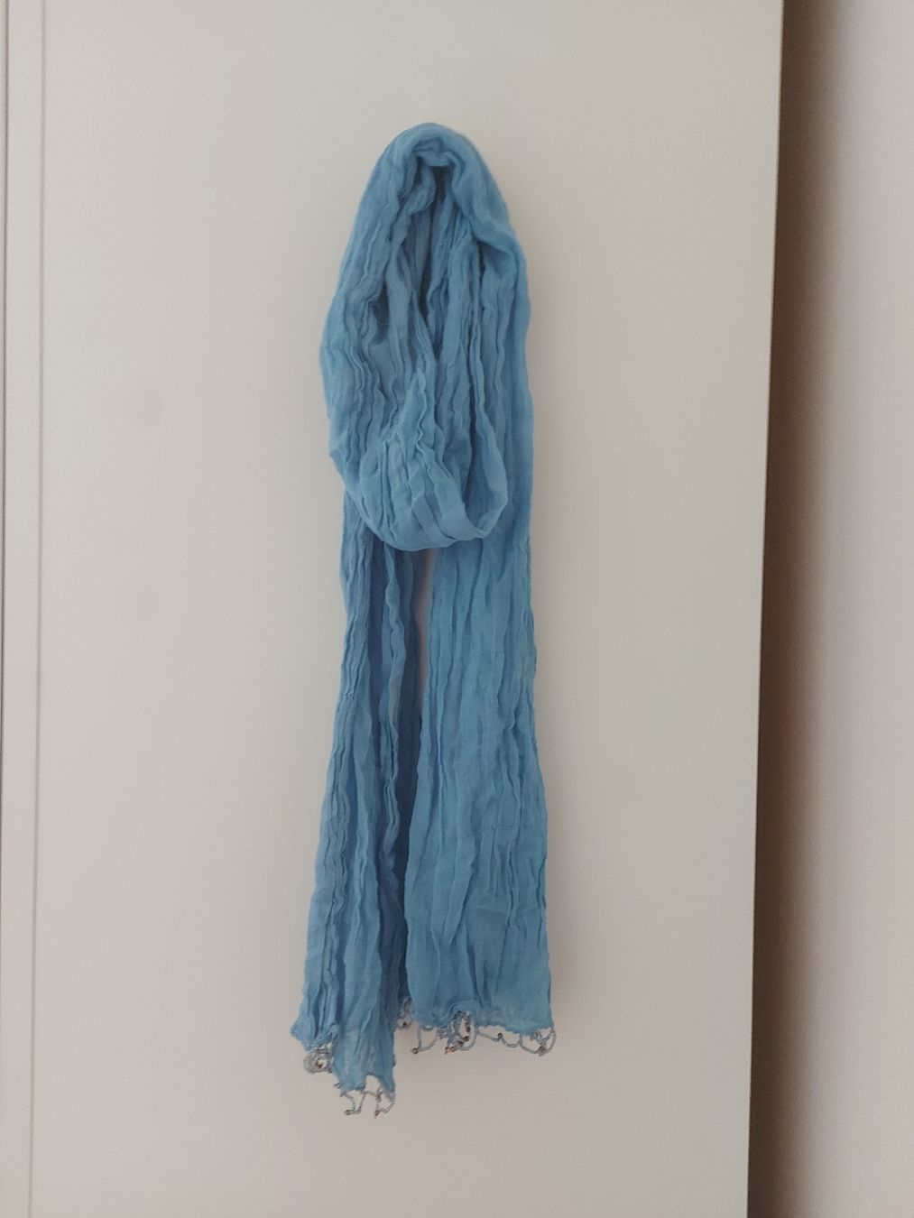 Foulard & Sciarpe: Foulard bleu clair avec franges en perles de rocaille – Nuovo (secondo la descrizione) da Le Mont-Pèlerin venduto da jux_x96b