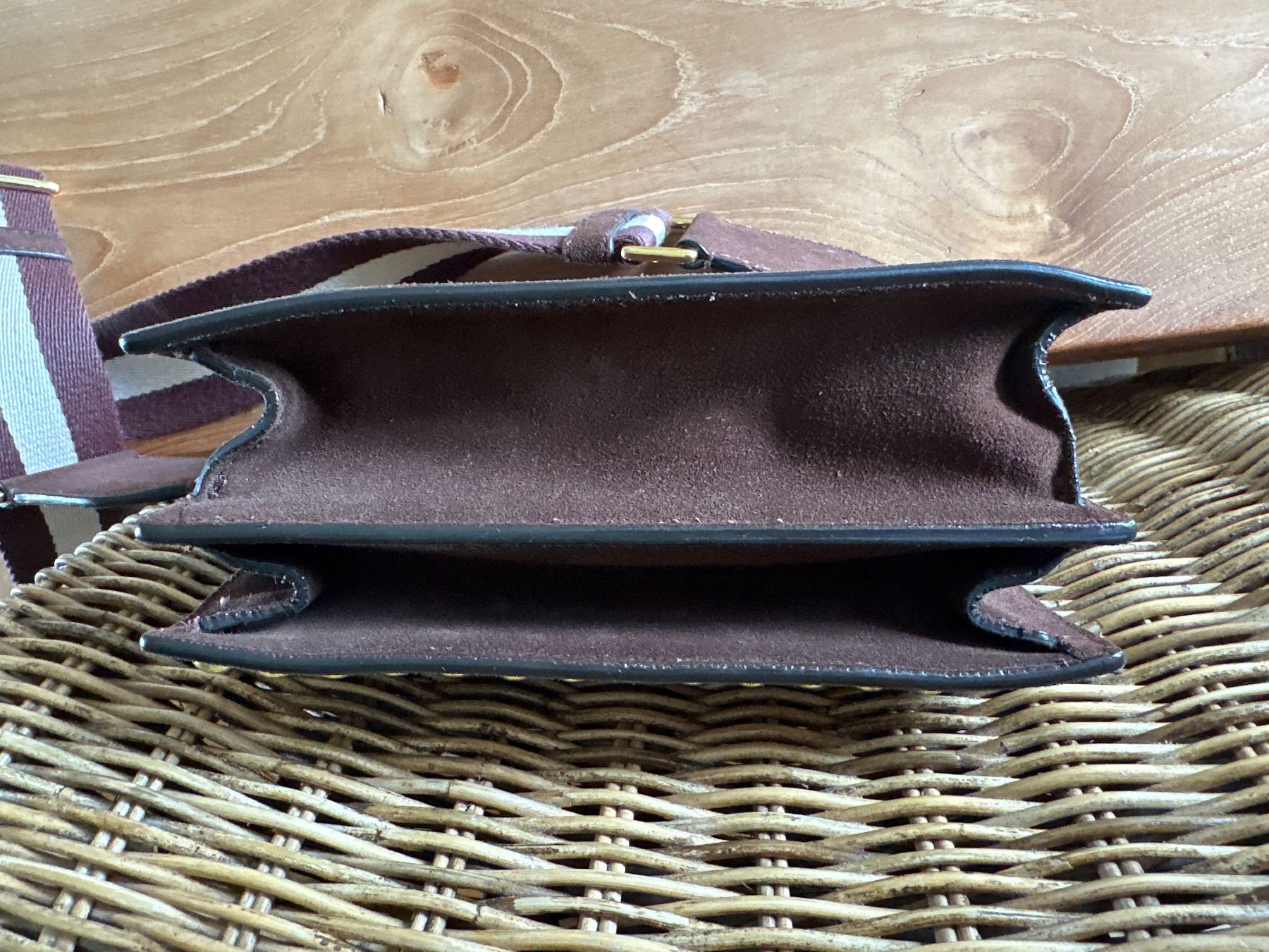 Bally Sacs femmes: Bally Wildleder Crossbag – D'occasion à Niederteufen par nana65 5