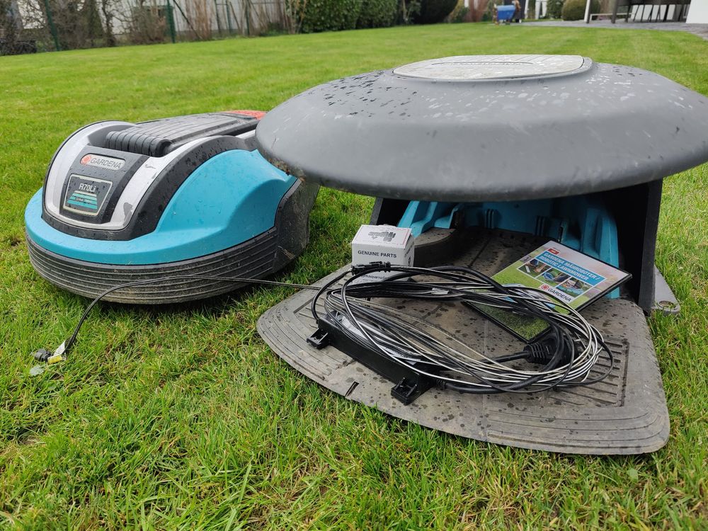 Mähroboter Gardena R70Li inkl. Ladestation und Garage Kaufen auf Ricardo