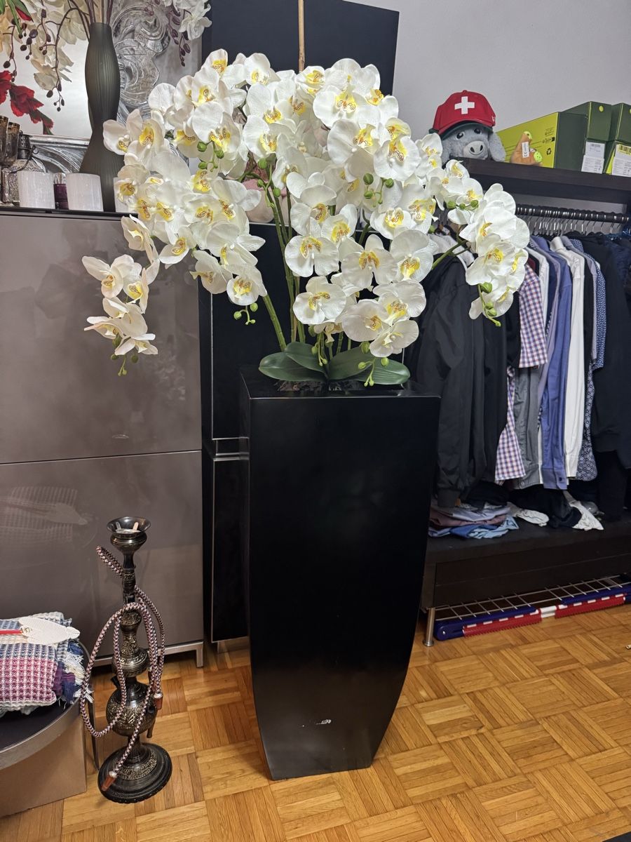 Vasen & Gefässe: Bodenvase mit künstliche Orchideen XXL – Gebraucht aus Zürich von Privat4444