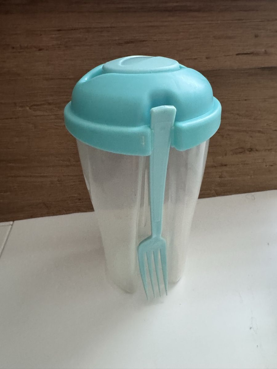 Behälter & Ähnliches: Salatbehälter / Lunchbox mit Gabel und Saucenbehälter – Gebraucht aus Winkel von Schorley