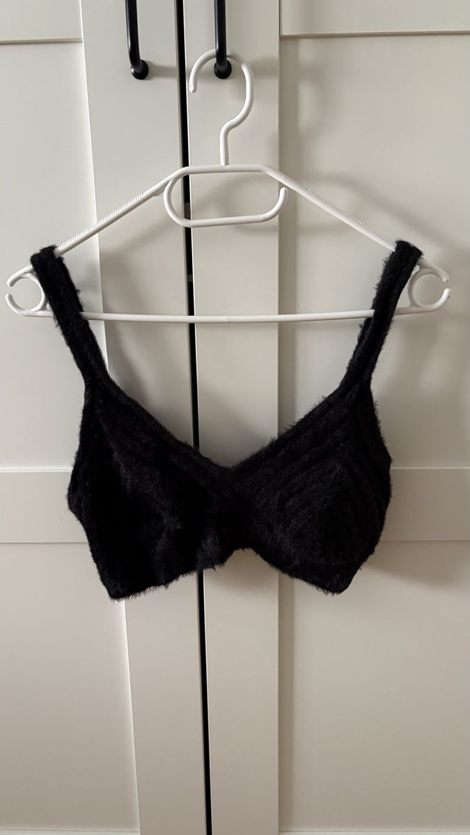 Weekday Top: Weekday flauschiges Top – Nuovo (secondo la descrizione) da Binningen venduto da ell_s9w2