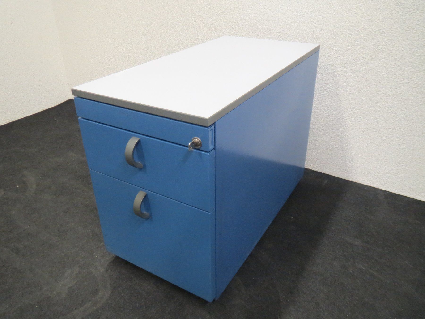 Lista Armadi: Lista Korpus blau – Usato da Hüttwilen venduto da Andmithand