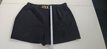Schwarze Sommer Shorts, Gr. 44, mit goldener Kette