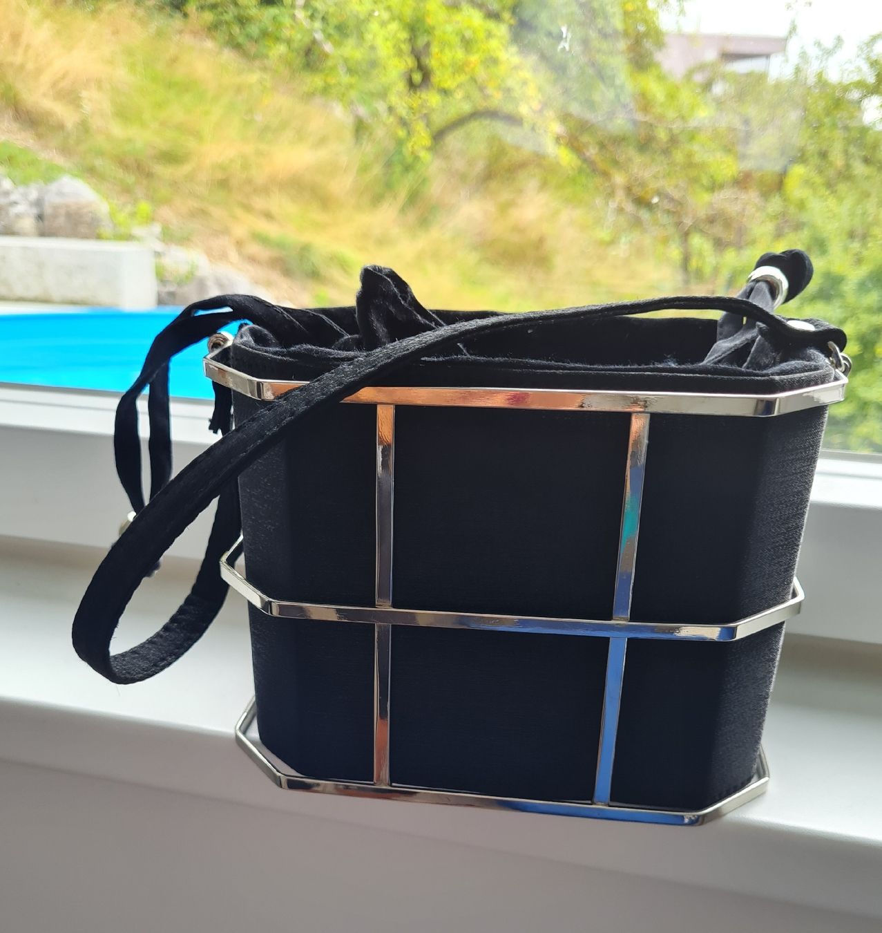 Taschen für Damen: Schicke Metall Handtasche schwarz – Gebraucht aus Schaffhausen von Catboot01 1