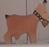 Holzfigur Ziege mit Glocke