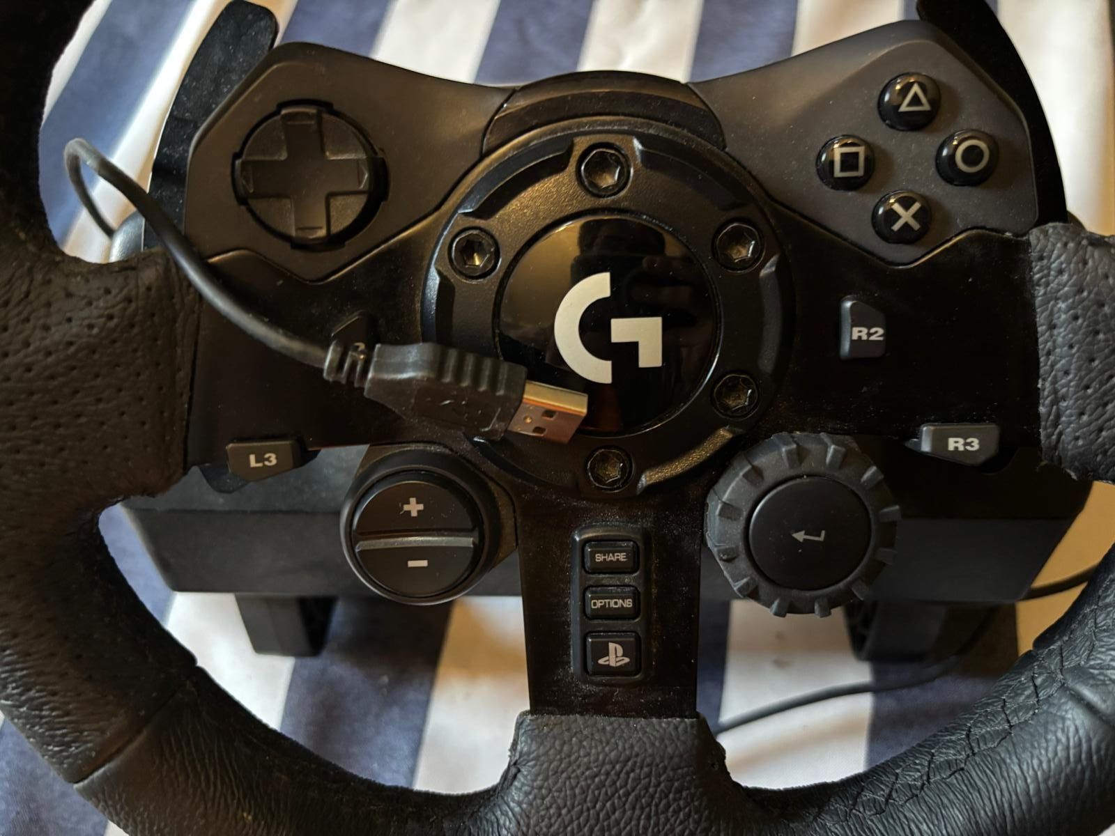 Logitech Controller: Rennlenkrad mit Pedalen von Logitech – Usato da Naters venduto da zub_zrz8 3