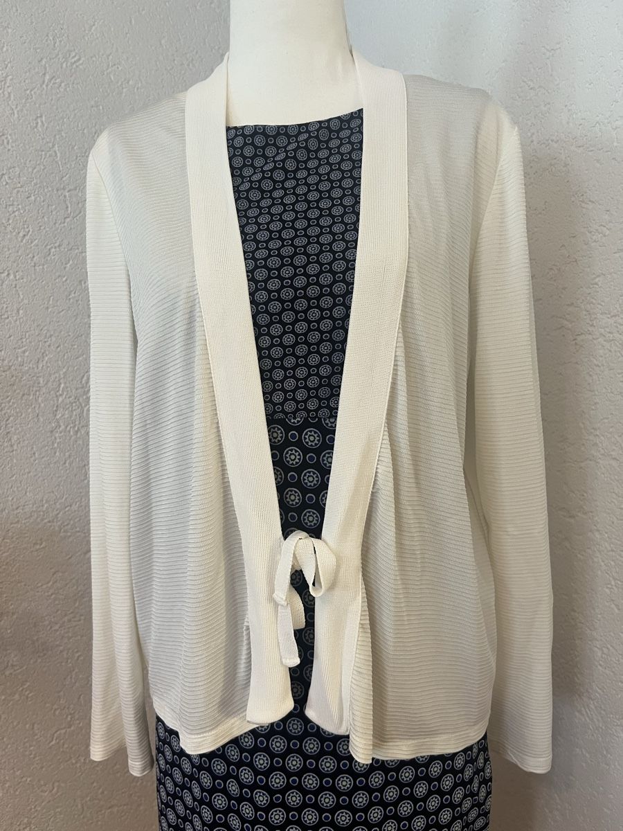 Massimo Dutti Tops: MASSIMO DUTTI Jaquette fluide à nouer - Comme neuf – Neuf (Voir description) à Neuchâtel par wyssku