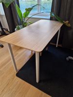 Schreibtisch Holzoptik mit weissen Beinen