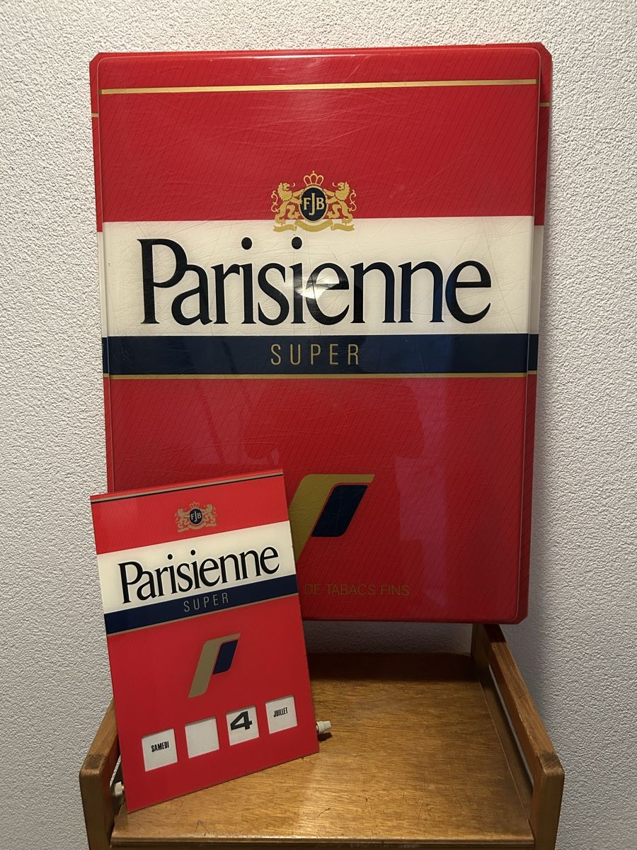 Alle Dekorationen: Enseigne  Parisienne Super avec dateur – Gebraucht aus Thierrens von Bigla