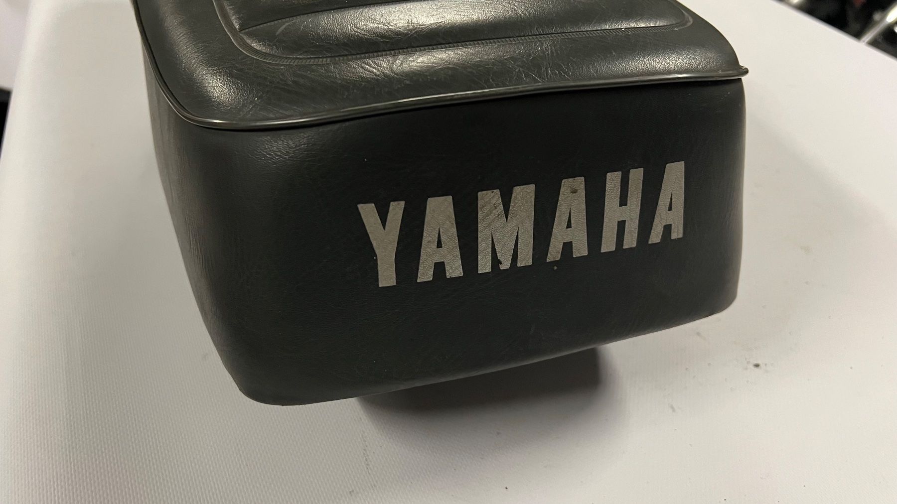 Yamaha Alle Motorradersatzteile: Yamaha SR 125 Sattel – Gebraucht aus Madiswil von mototeile 1