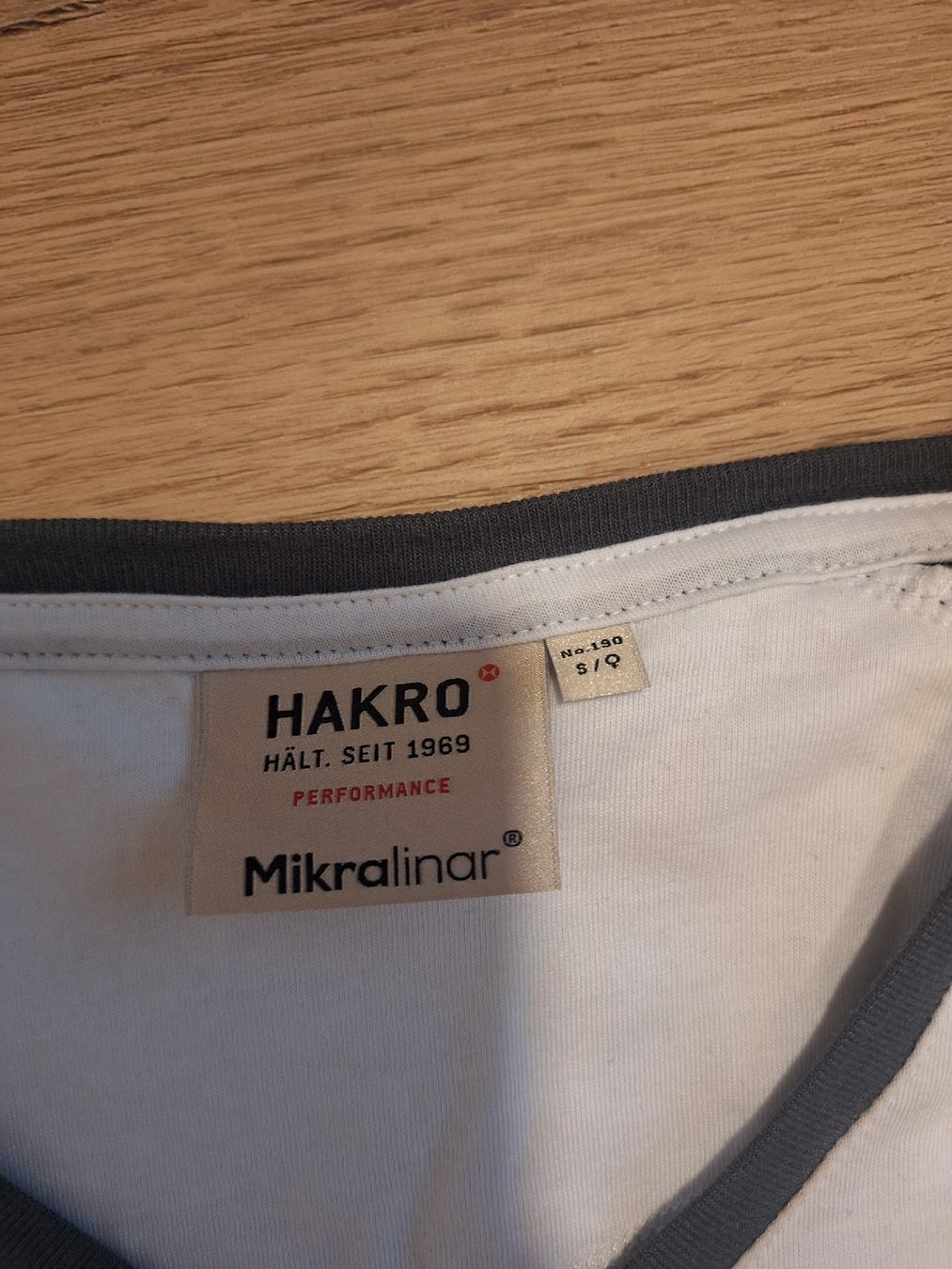 T-shirt: HAKRO Performance T-Shirt Weiss- Grau Damen – Nuovo e nell'imballaggio originale da Hasle LU venduto da noe_h8lj 1