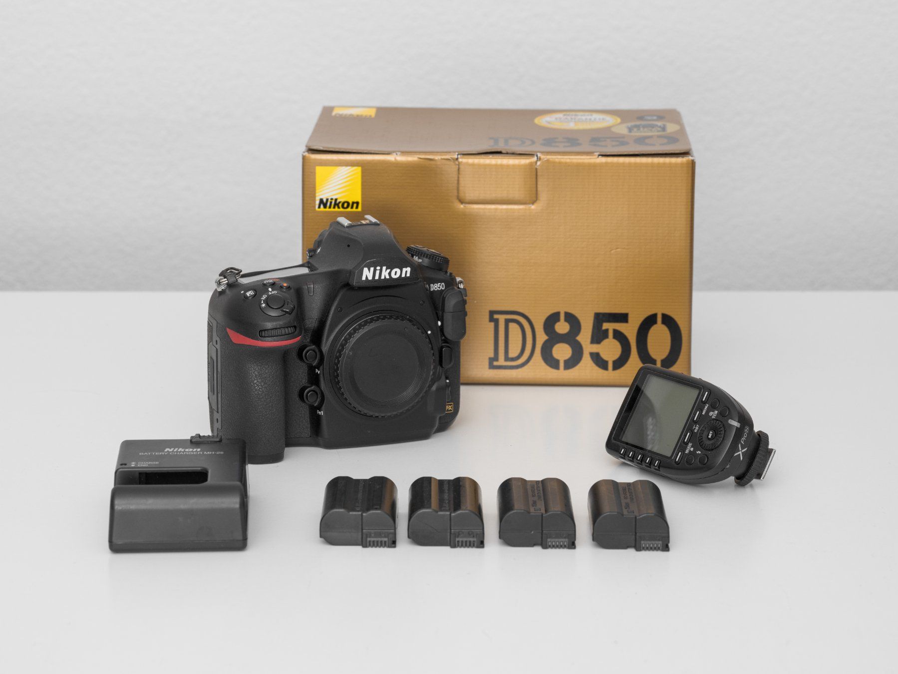 Nikon Fotocamera: Nikon D850 + 4 Akkus + Ladegerät + Godox Trigger – Usato da Luzern venduto da jblum