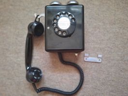 Wandtelefon altes PTT Telefon mit Wählscheibe