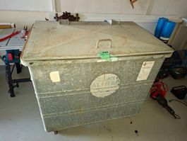 Container aus Metall zum Reparieren
