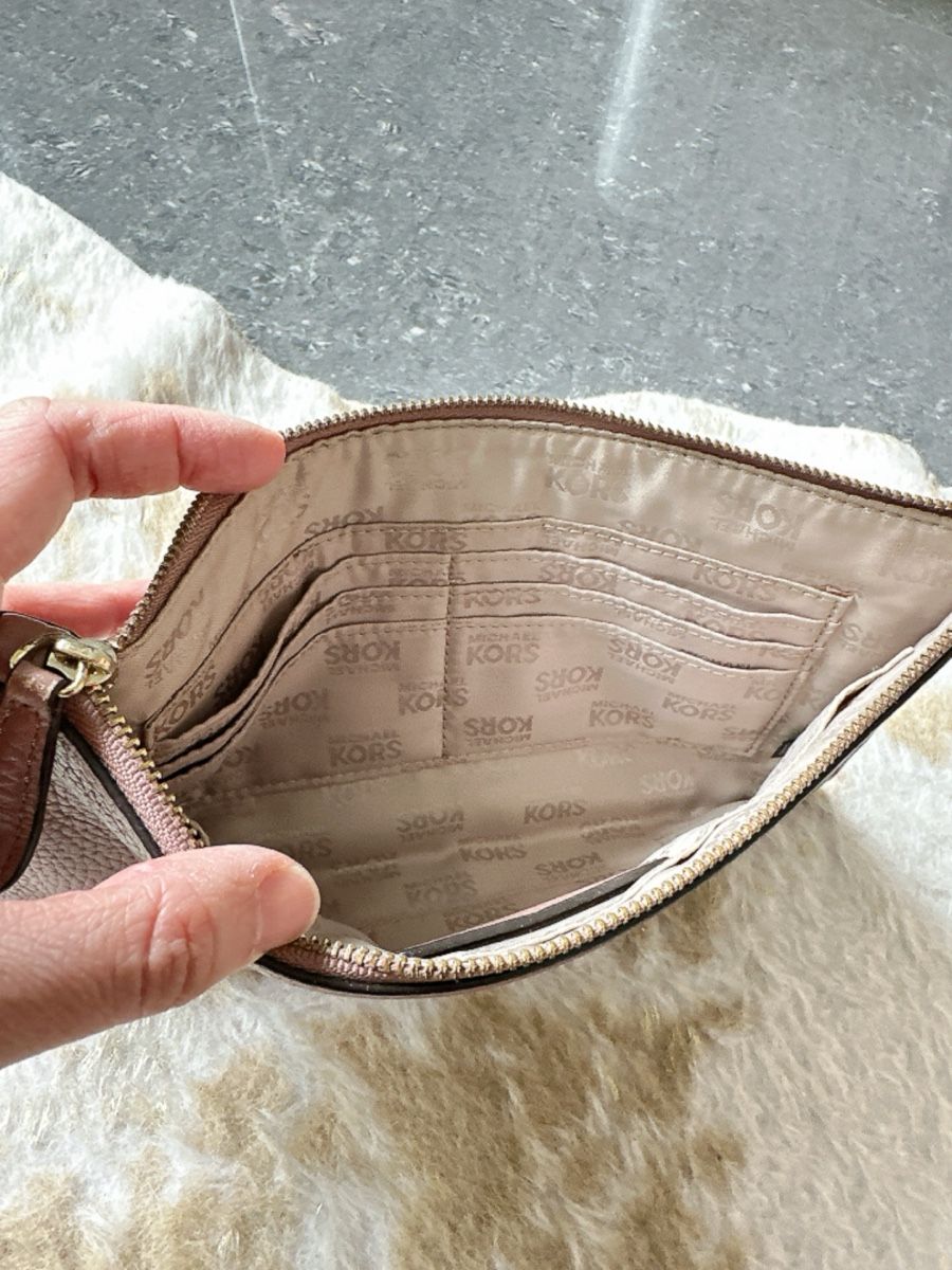 Michael Kors Portamonete: Michael Kors Leather Wristlet in Plum – Usato da Wädenswil venduto da runwayhysteria 2