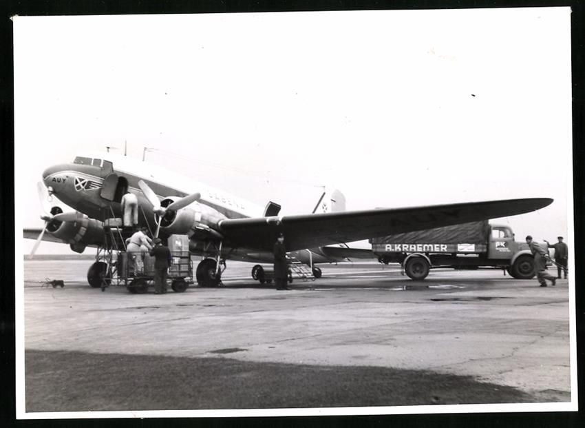 Fotografie & Manifesti: Fotografie Max Gardill, Flugzeug Douglas – Usato da Berlin venduto da bartko-reher