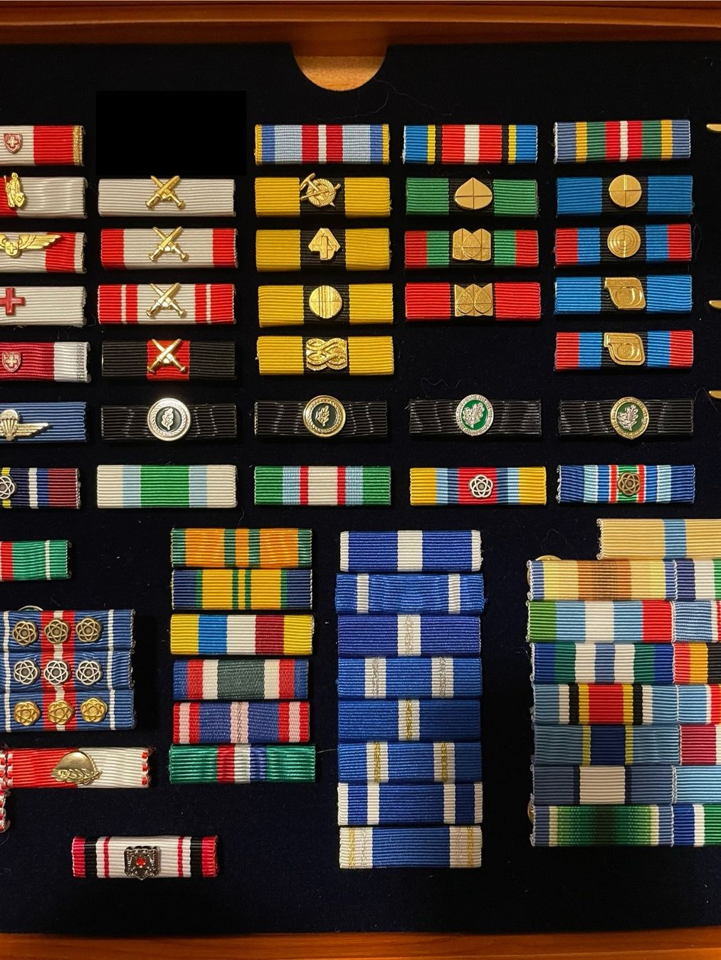 Schweizer Armee Placchette & Badge: Abzeichen & Ribbon Set Armee – Usato da Basel venduto da OrdenMax 2