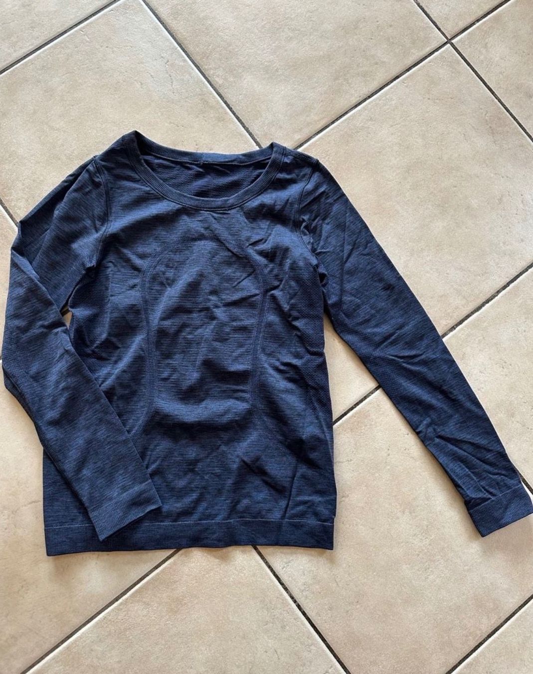 Lululemon T-shirt: Pull manches longues LULULEMON – Usato da Uster venduto da hanna99