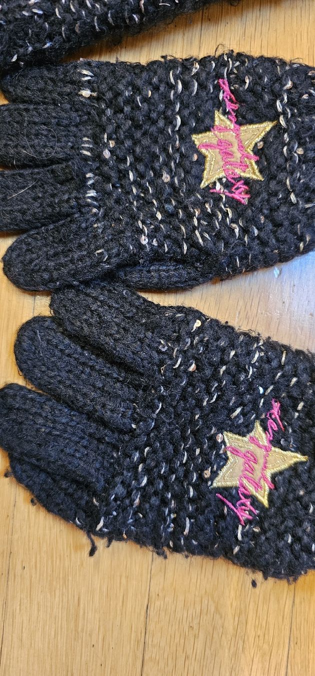 Kleiderpakete & -sets: Winterset Mütze & Handschuhe  schwarz – Gebraucht aus Ferden von jemyce 2